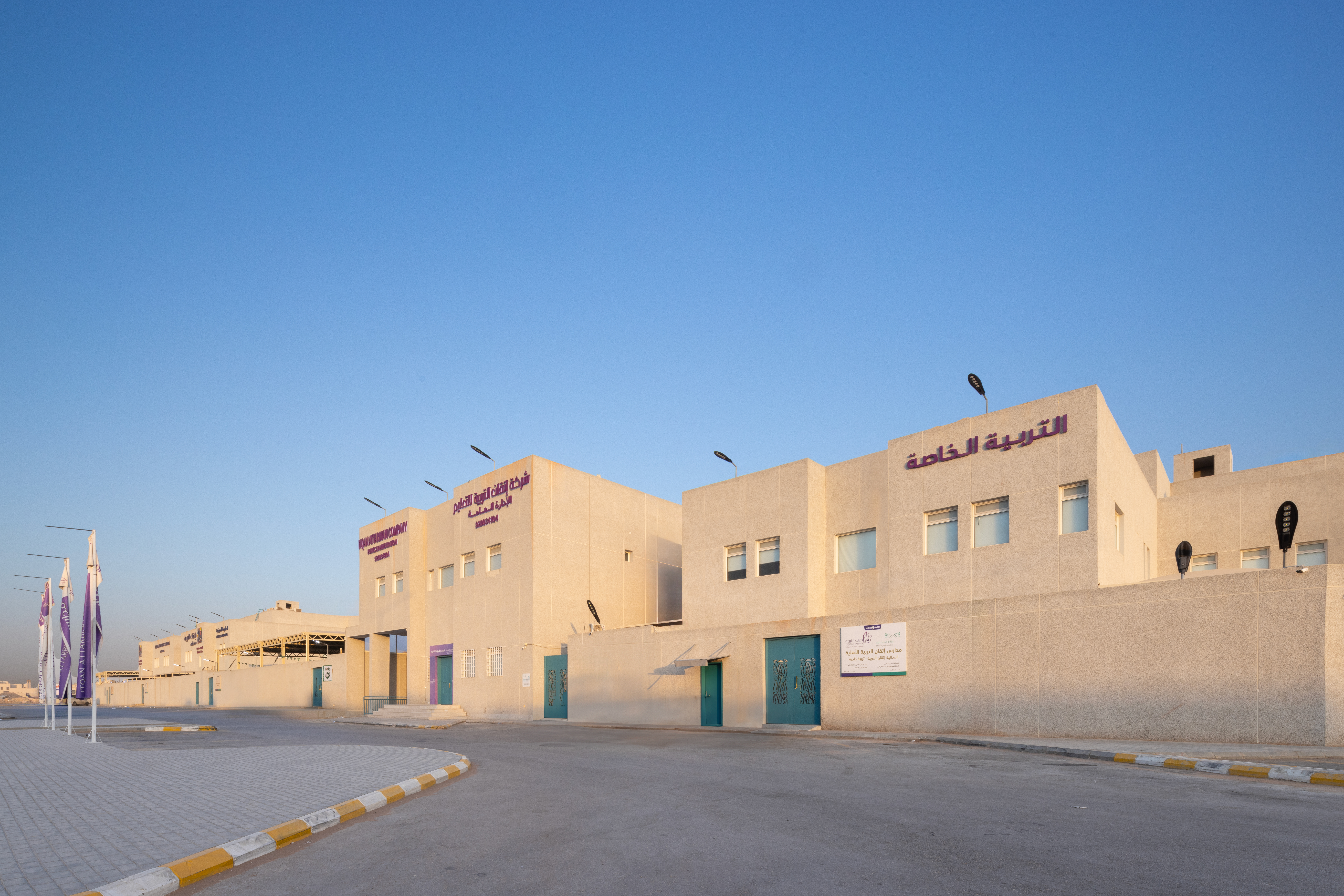 صخور كبيرة وأشجار